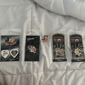 Disney pins